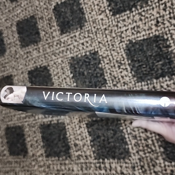 Victoria: The Heart and Mind of a Young Queen Book - Picture 3 of 4